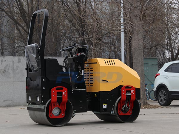 小型壓路機(jī)長(zhǎng)期不使用就能丟下保養(yǎng)嗎？