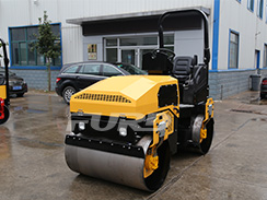 鋼輪款座駕壓路機(jī)做好保養(yǎng)不容忽視！