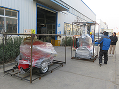 福瑞得機(jī)械1臺灌縫機(jī)，1臺移動燈車，一臺馬路吹風(fēng)機(jī)打包裝柜出口新加坡