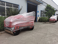 7月2日，福瑞得機械2臺全液壓座駕雙鋼輪壓路機打包發(fā)往吉林。